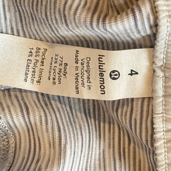 Lululemon Size 4 On the Fly Striped Cropped Pants We are from Space Ice Gray C67 - Picture 15 of 16